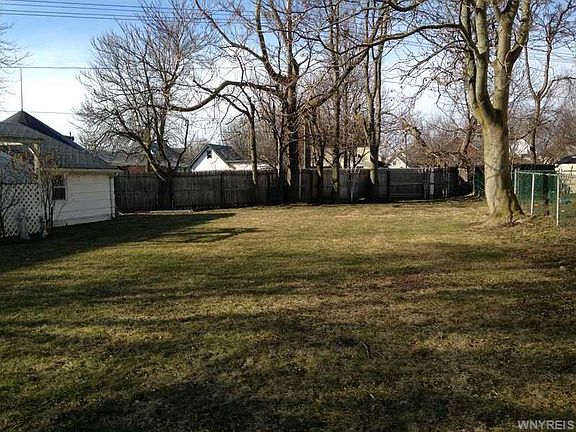 5th image of 196 Thompson St
