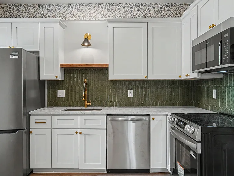 705 E 32nd St — Photo 27