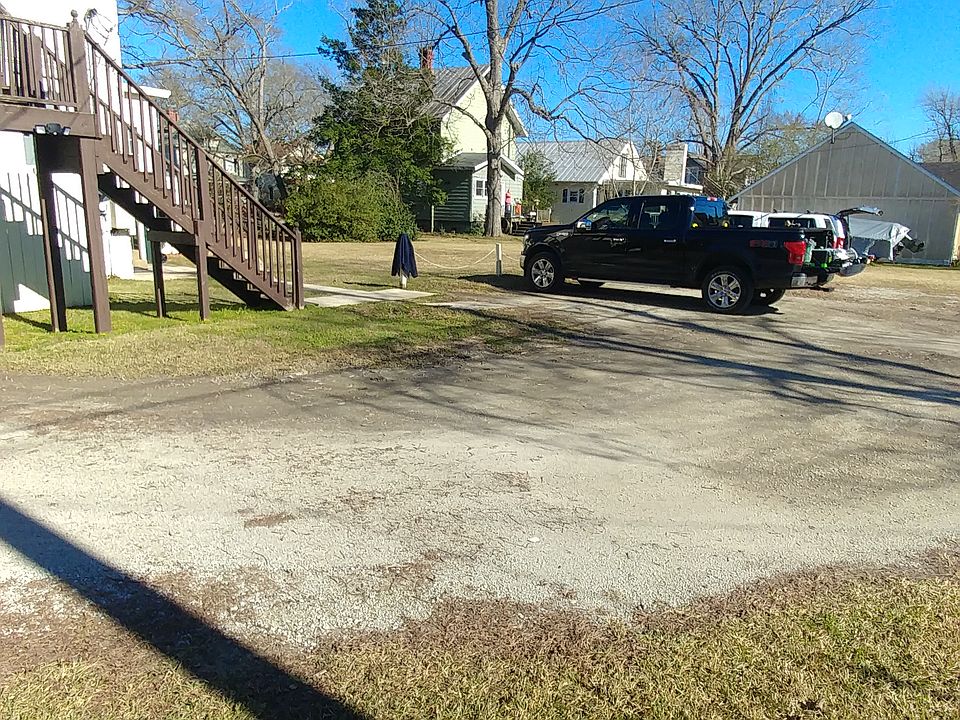 Offstreet parking  in rear