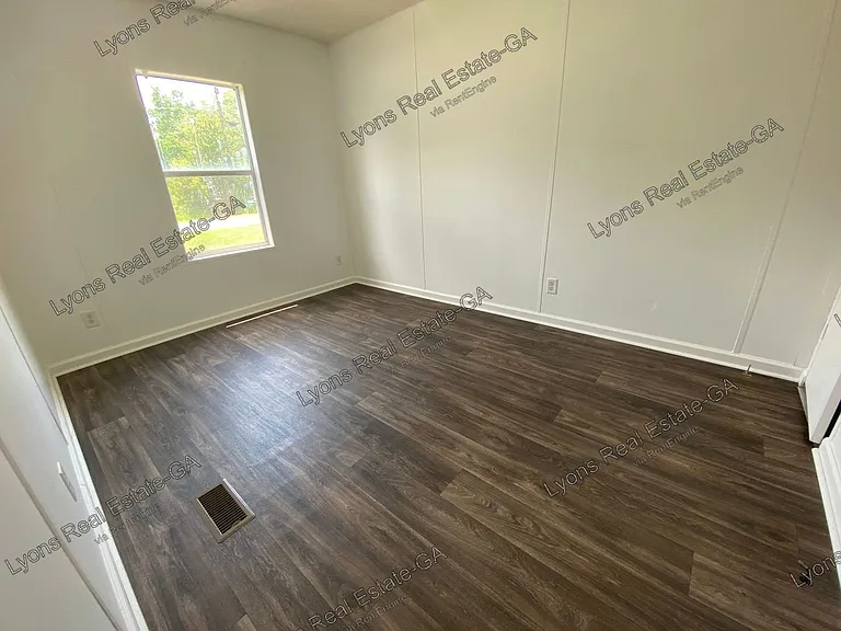 1908 Mell Ave — Photo 16