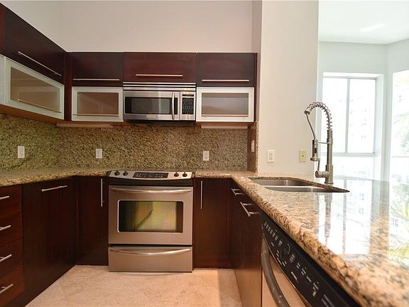 5th image of 783 NE 4th Avenue