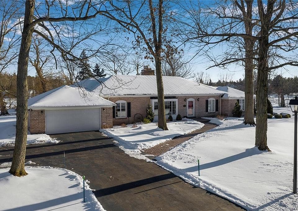 1st image of 15 Knollwood Ln