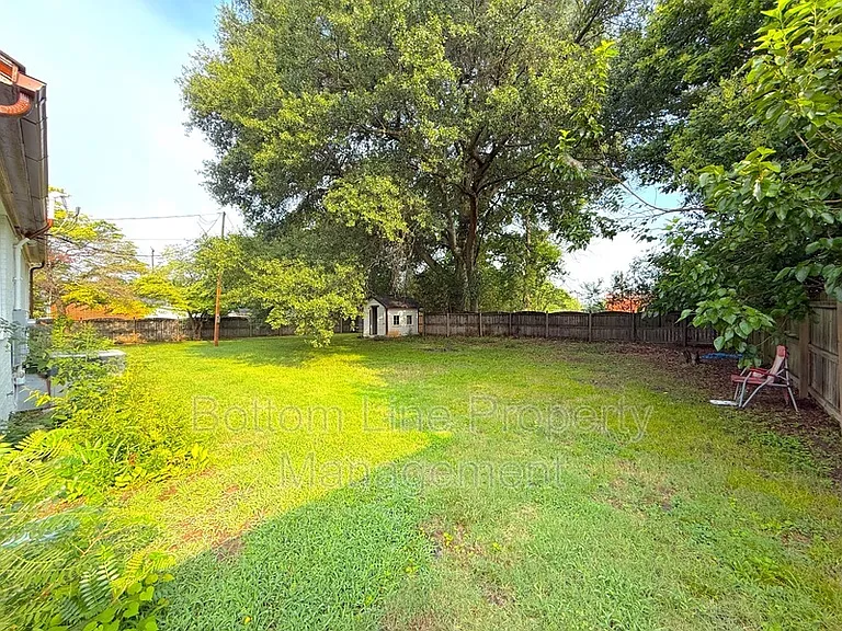 114 W College St — Photo 14