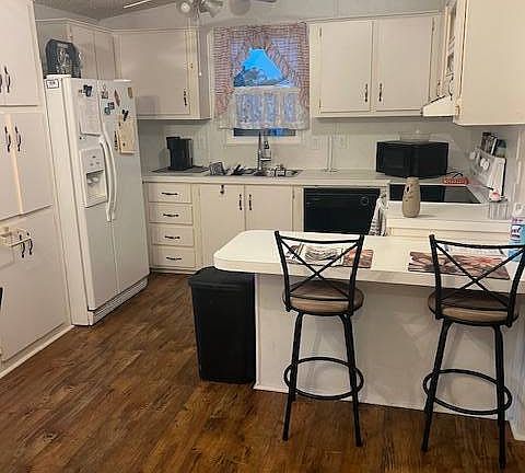 3rd image of 4 Hampton Dr E