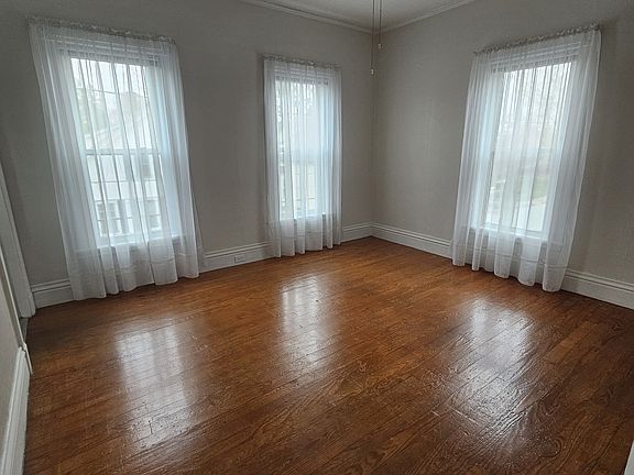 5th image of 27 Laurel St #2