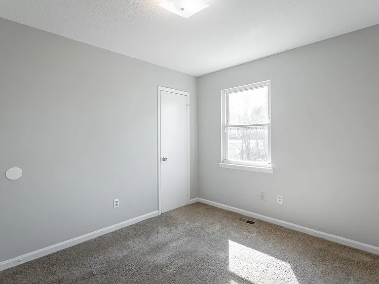 1613 N Chester Rd — Photo 8