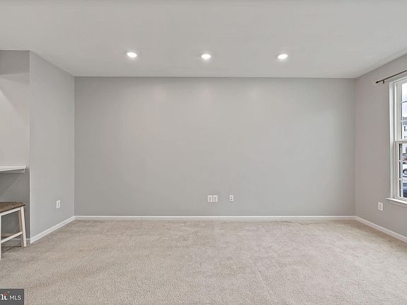 5th image of 191 Norwood Dr