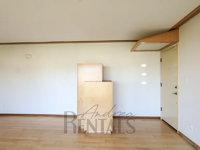 1735 Elm St — Photo 3