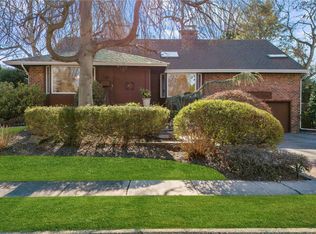 130 Maytime Dr, Jericho, NY 11753