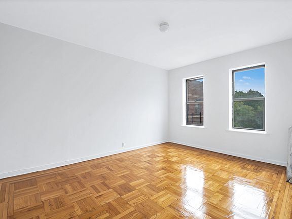 3rd image of 3265 Bainbridge Ave APT A54