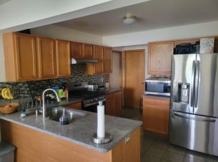 907 Elderberry Cir, Naperville, IL 60563