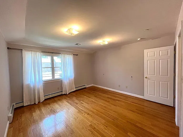 3 bed, 1350 sqft, $3,600 — Photo 4
