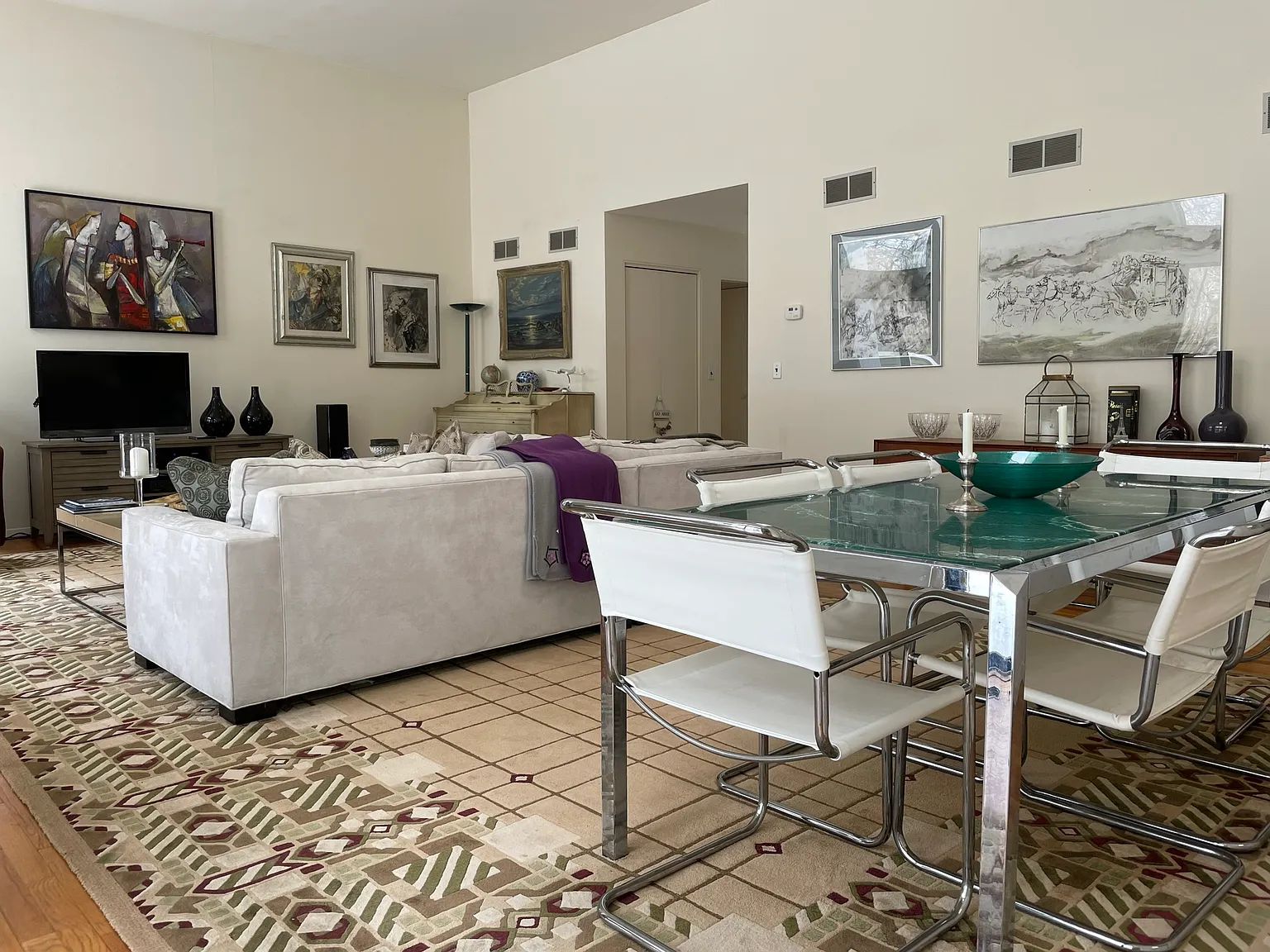 Northwest Contemporary Near The Village Of East Hampton — Photo 3
