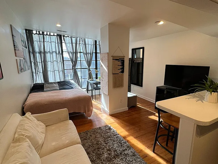 313 2nd St SE #205 — Photo 4