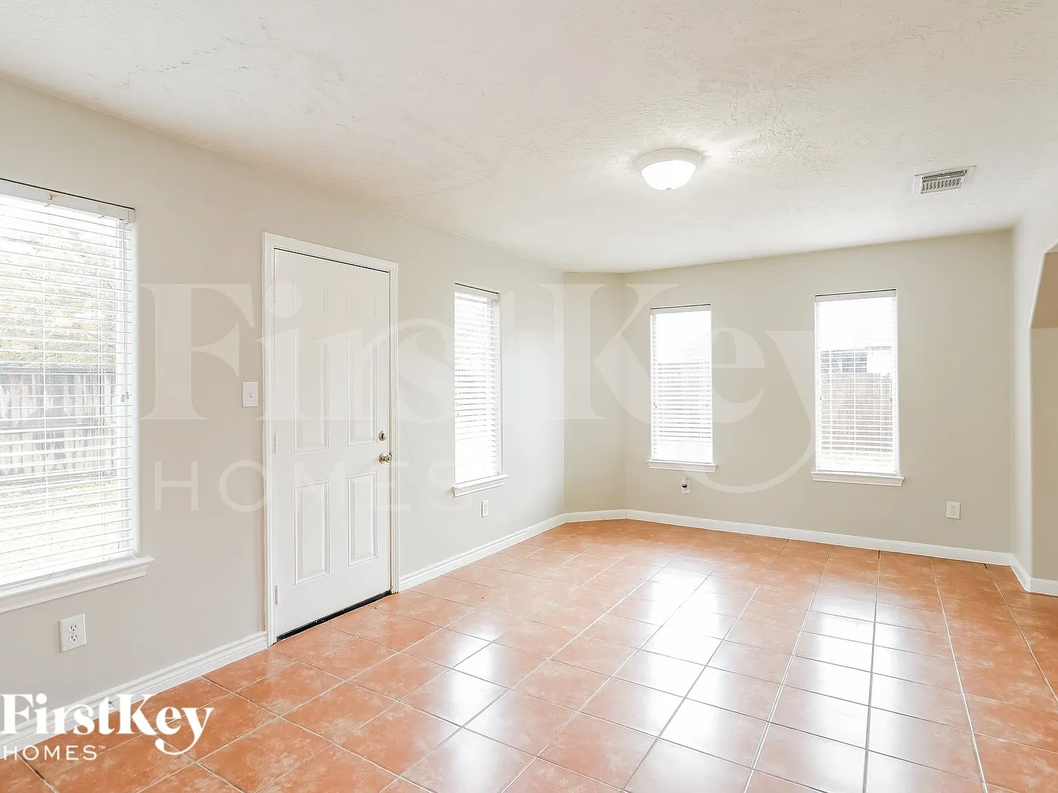 3 bed, 2.5 bath, 1652 sqft, $2,105 — Photo 4