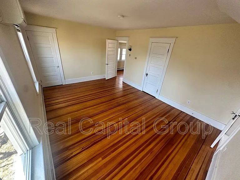 376 Kenwood Ave — Photo 12
