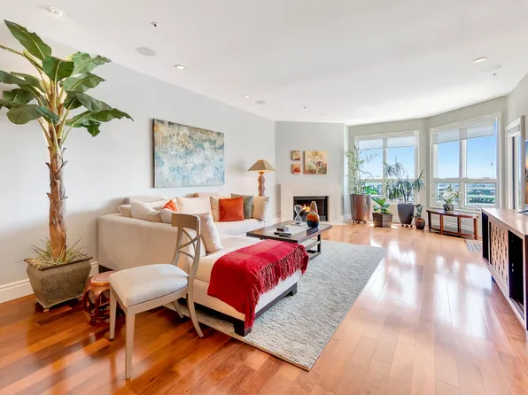2602 E 20th St Unit 202, Signal Hill, CA 90755