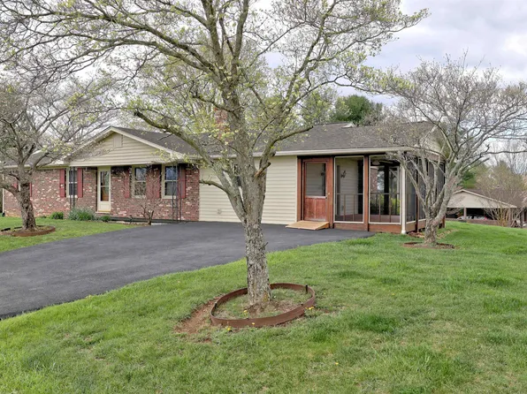 520 Walters Dr, Christiansburg, VA 24073