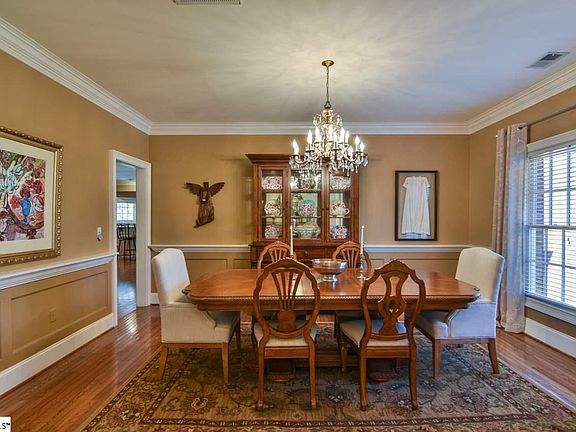 4th image of 17 Wood Brook Ct