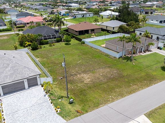 3rd image of 105 NW 35th Pl