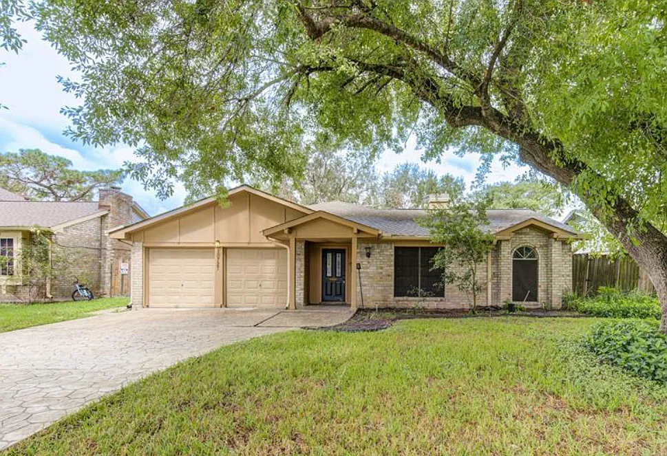 4 bed, 1964 sqft, $2,500 — Photo 1