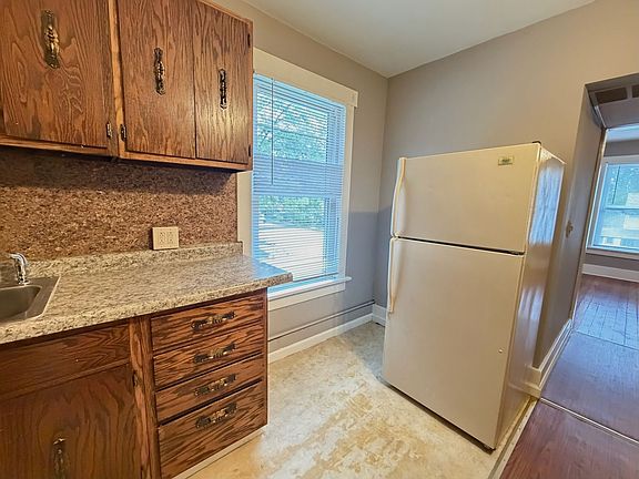 4th image of 301 W Eureka St #4