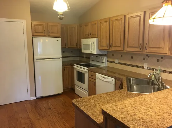 7430 Boulder Bluff Dr, Jenison, MI 49428