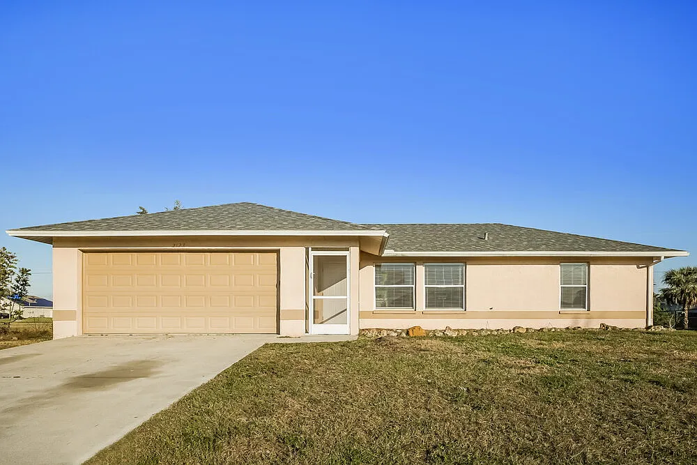 3 bed, 2.0 bath, 1116 sqft, $1,670 — Photo 1