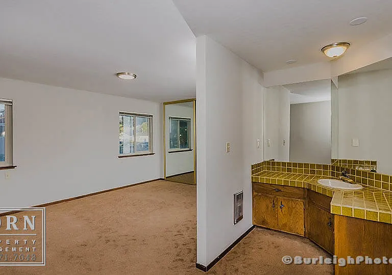 78 Alcatraz Ave — Photo 10