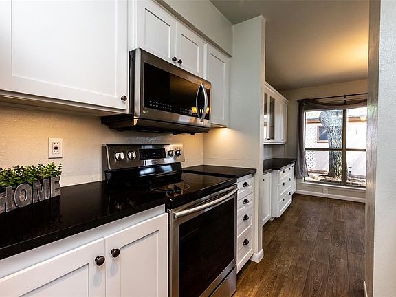 4th image of 2118 Warnford Pl