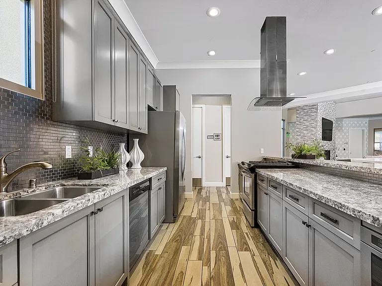 La Verne Village Luxury Apartment Homes — Photo 22