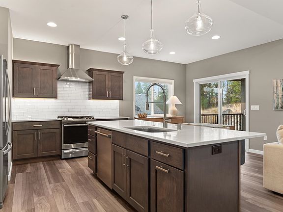 5th image of 213 E Sapphire Ln