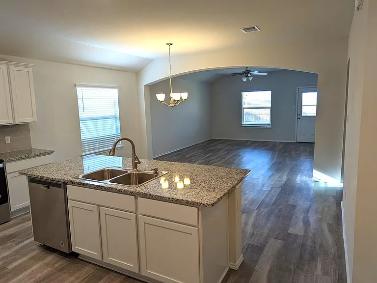 113 Kyra Ln — Photo 9