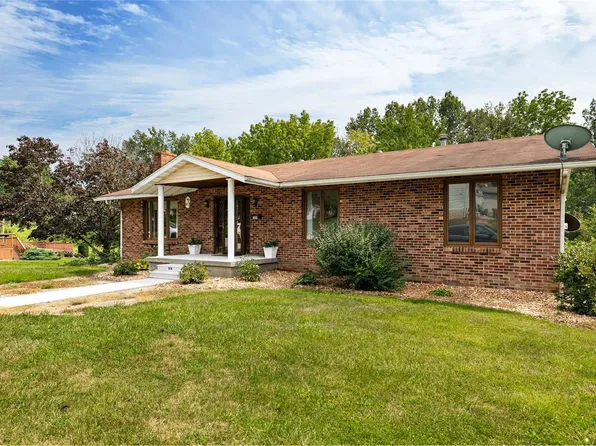 300 S 6th St, Benld, IL 62009