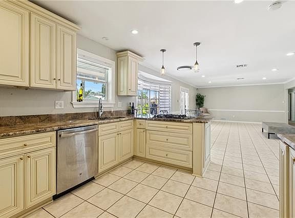 3rd image of 2544 Cedarlawn Dr