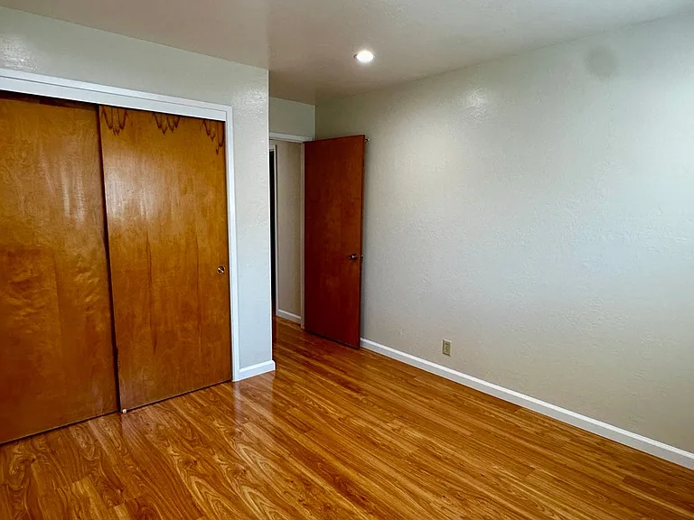 Charming 3 Bedroom, 2 Bath Duplex in Mountain View near Sylvan Park — Photo 7