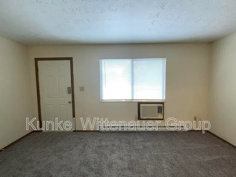 2611 Sierra Dr E — Photo 2