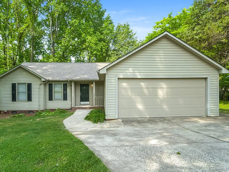 6262 Morehead Rd — Photo 1