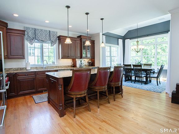 5th image of 37 Bantry Road #37