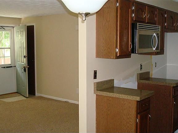 4th image of 46 Robinwood Ct