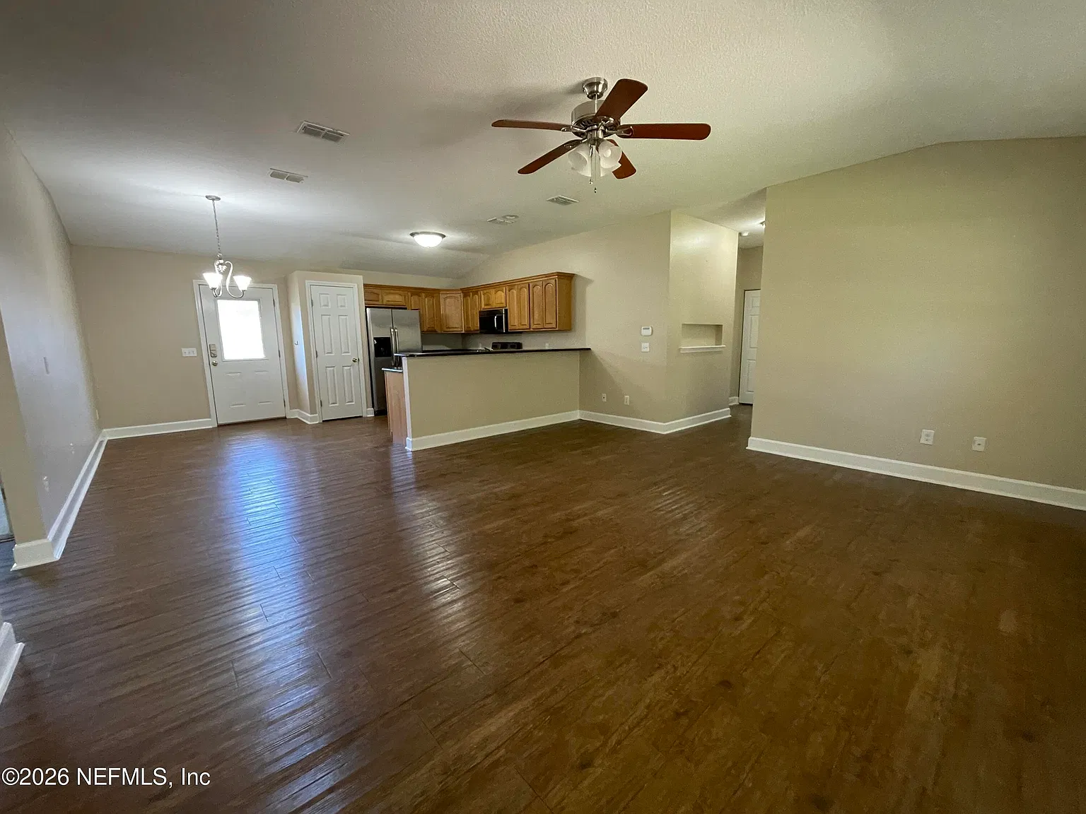 3 bed, 2.0 bath, 1368 sqft, $1,750 — Photo 3