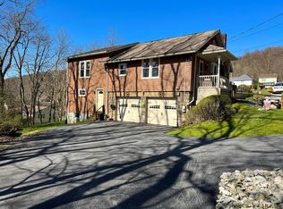 322 Mountain Rd, Johnstown, PA 15906