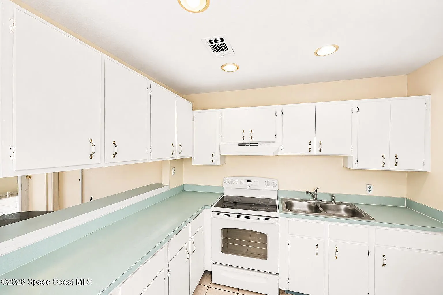 3 bed, 2.0 bath, 1329 sqft, $1,800 — Photo 4