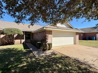 620 Park Ln, Hewitt, TX 76643