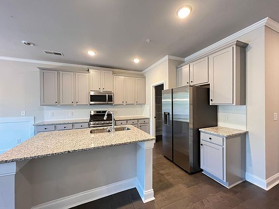 5th image of 129 Camden Park Dr