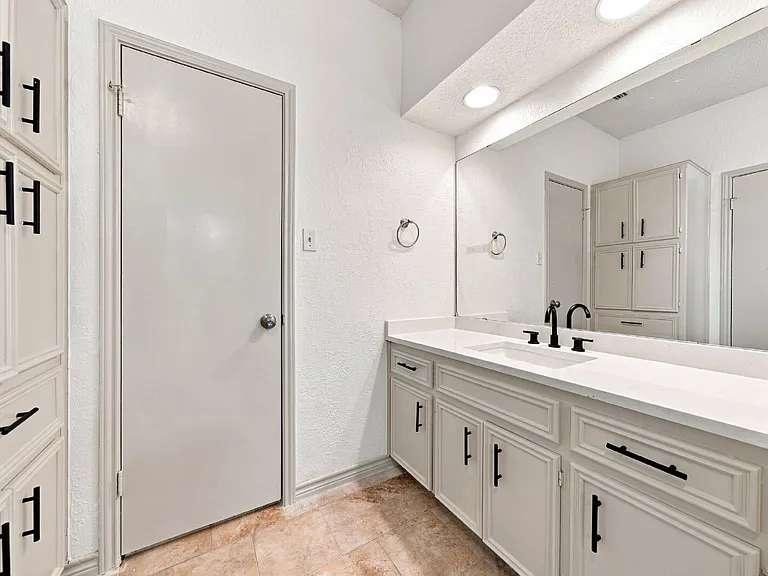 2207 Lancaster Gate Cv — Photo 12