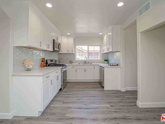 3rd image of 1035 W 78th St
