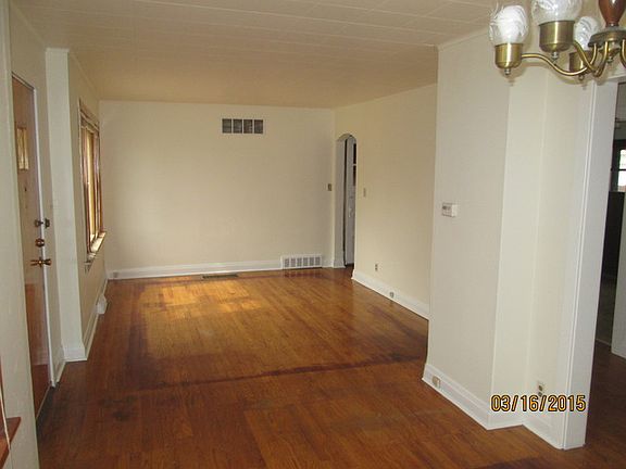 2nd image of 10114 Dickens Ave