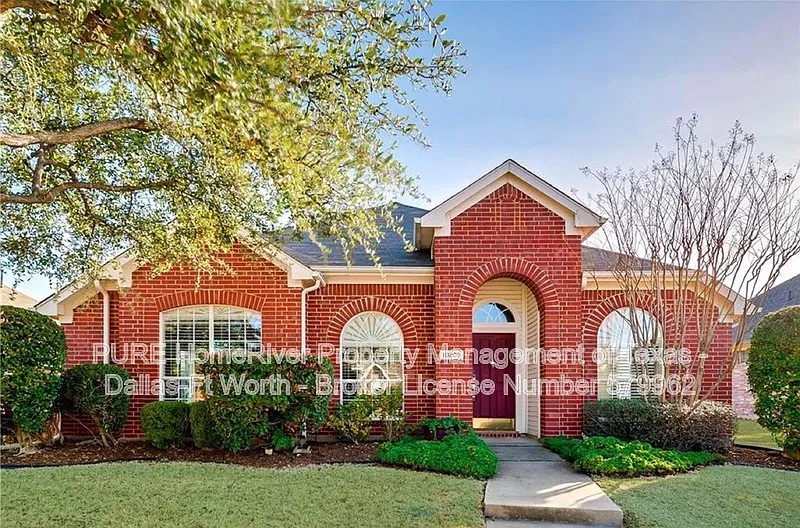 3 bed, 2.0 bath, 1831 sqft, $2,600 — Photo 1