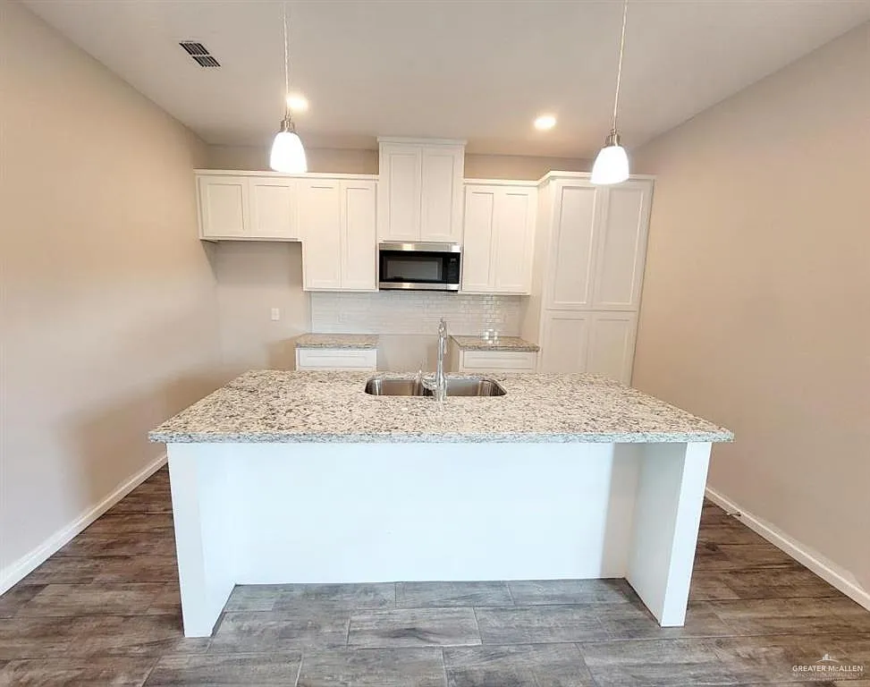 3 bed, 2.0 bath, 1090 sqft, $1,150 — Photo 3